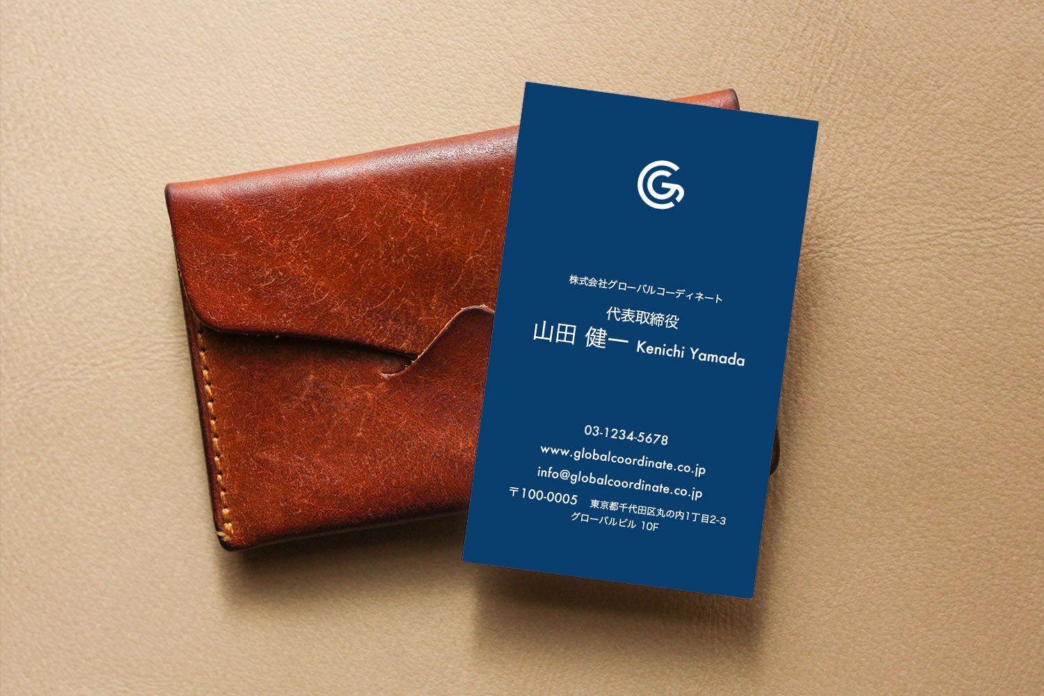 グローバル企業向け名刺デザイン|余白美とミニマルで魅せる洗練のネイビー名刺