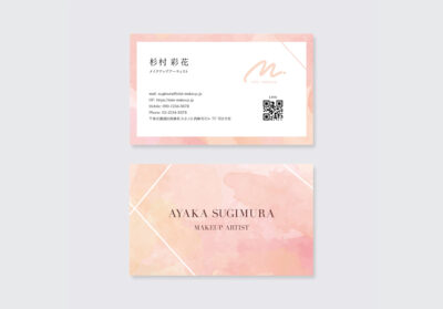 淡い水彩背景を使ったメイクアップアーティスト名刺デザイン
