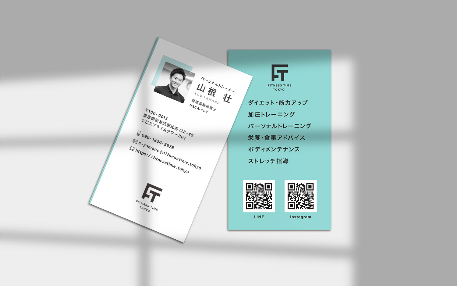 お客様の心をつかむパーソナルトレーナー名刺｜爽やかなターコイズカラーのデザイン事例