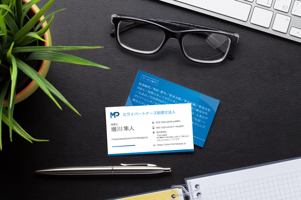 税理士向け名刺デザインの実例|ブルーを基調とした信頼感のあるレイアウトと情報整理が美しいビジネス名刺