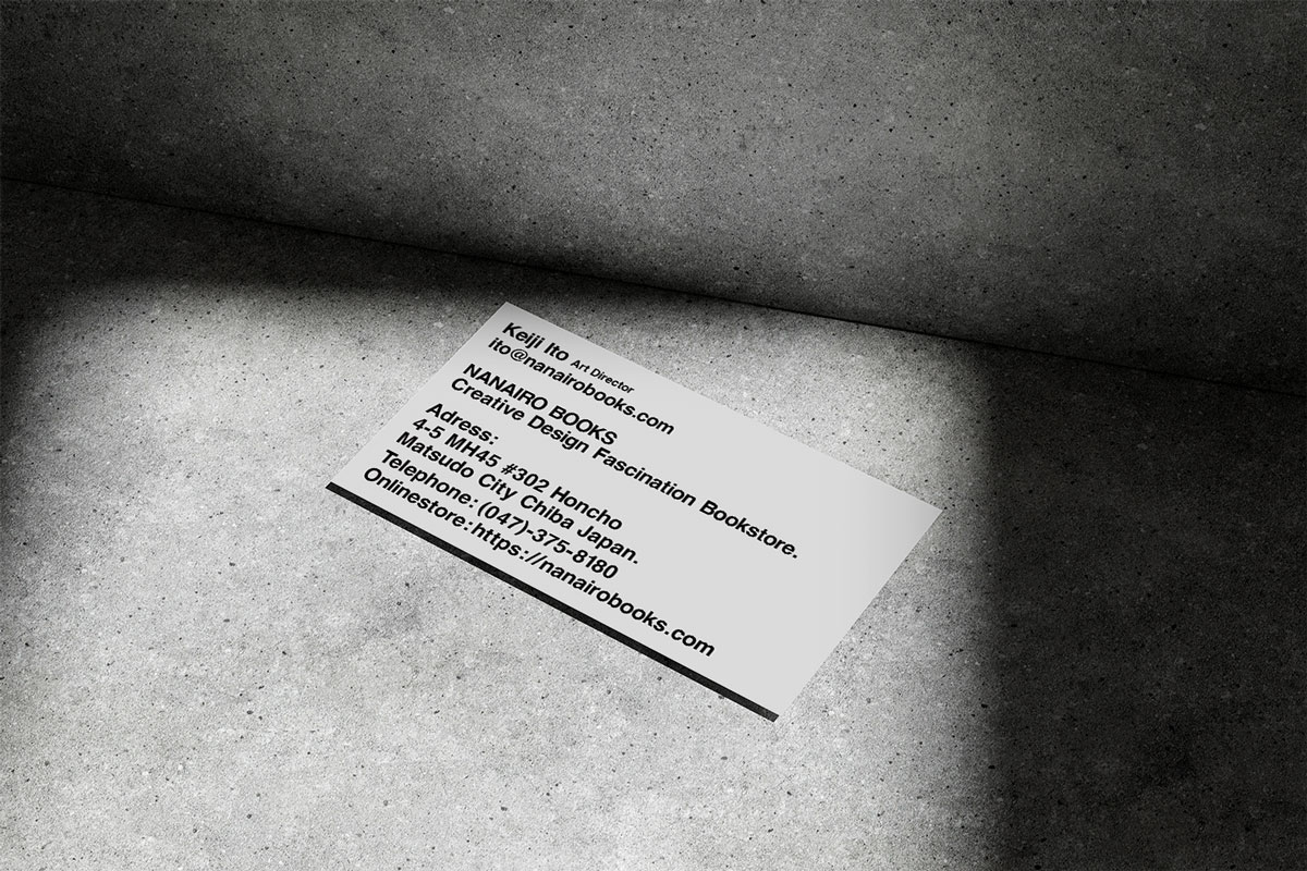 NANAIRO BOOKSの名刺をコンクリートの上で撮影したイメージカット。ミニマルで洗練されたデザインの質感を伝えるビジュアル。