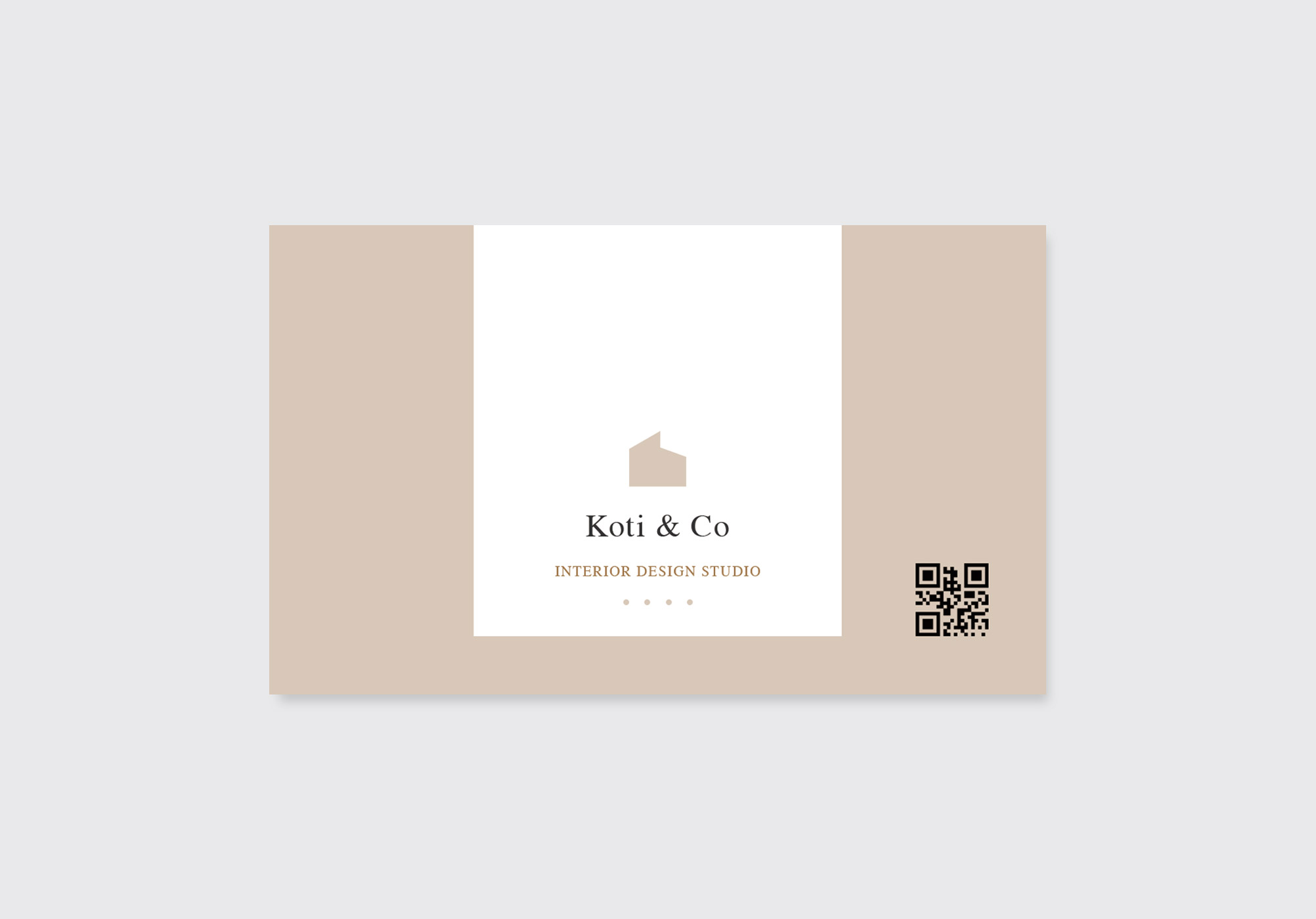 インテリア系ブランドを想定した名刺の裏面デザイン。ロゴとQRコードを中央の余白を活かして配置したミニマルな構成
